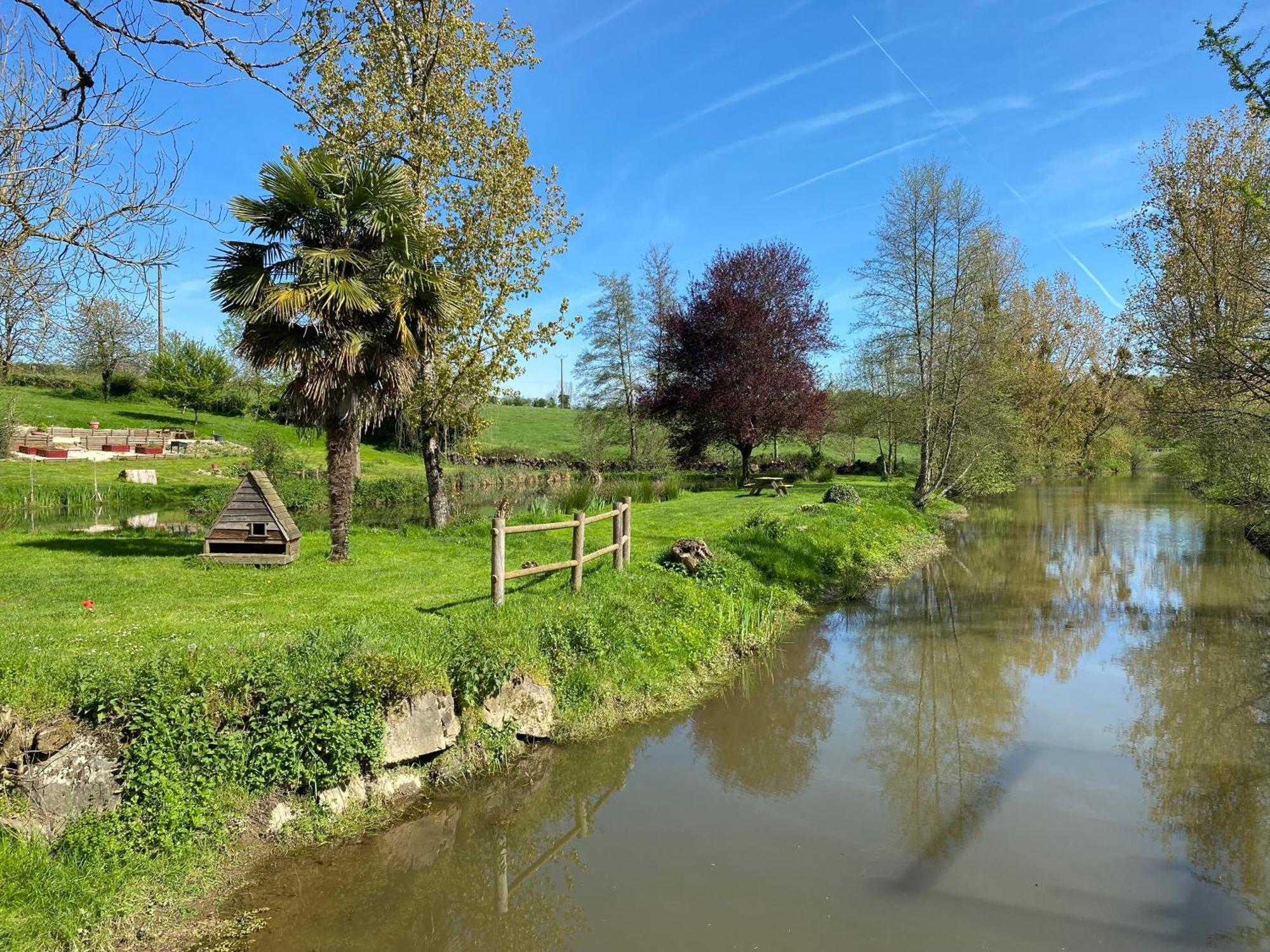 Les Rives Du Lay Elbee Holiday home *